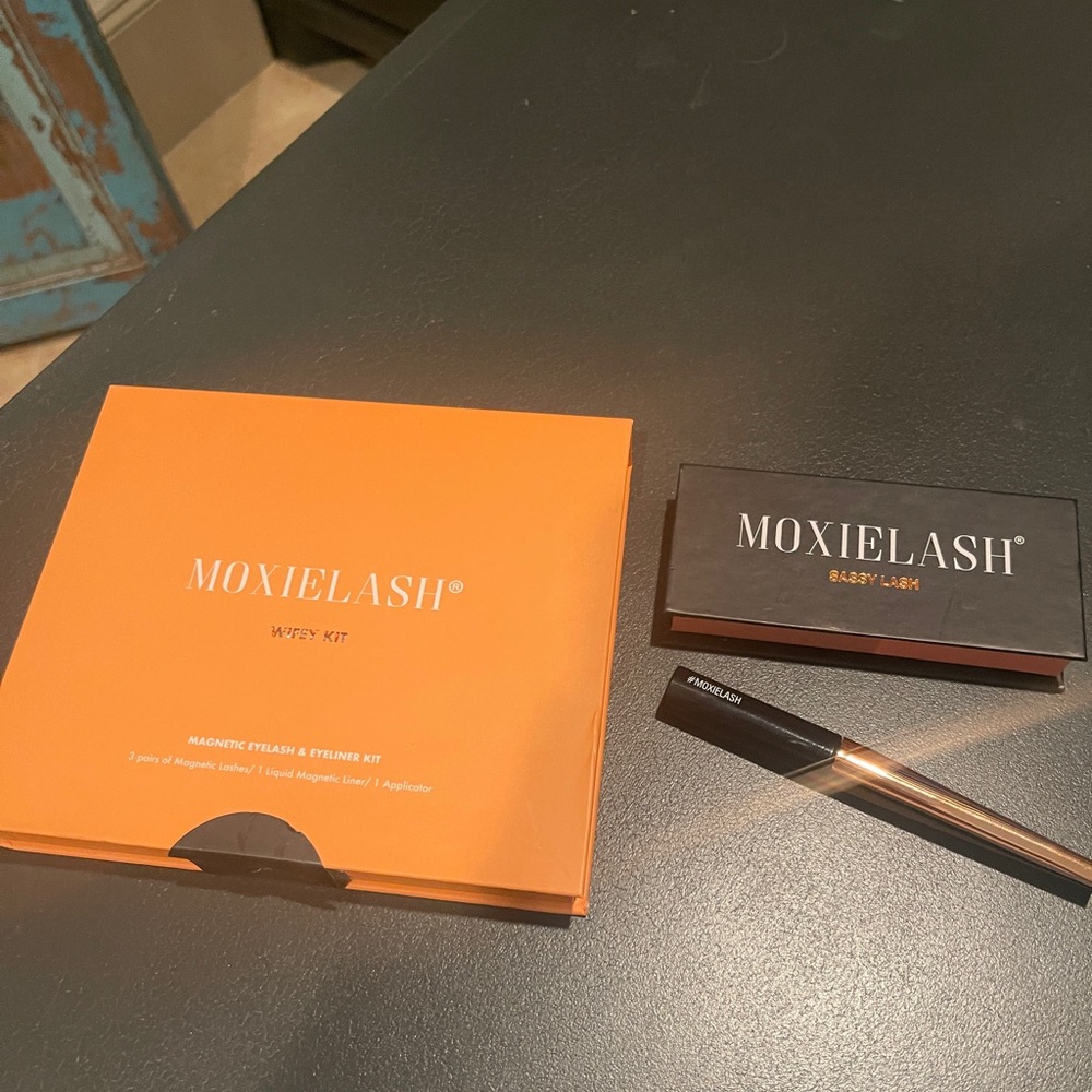 Sexy and Sassy MoxieLash Lash Kit with 2 Liquid Magnetic Eyeliners